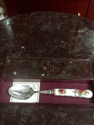 Сребърна лъжица Royal Albert Old Country Roses с порцелан нова
