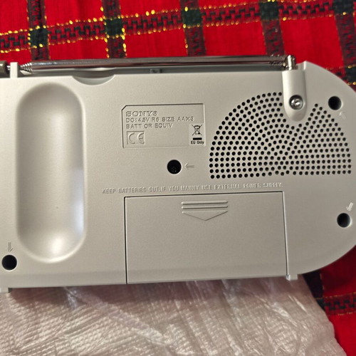 Sony ICF-404L portable radio like new, in original box