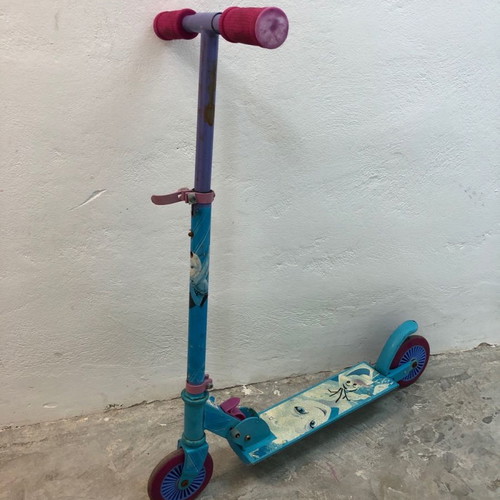 Smoby Frozen II Foldable Kids Scooter used, blue