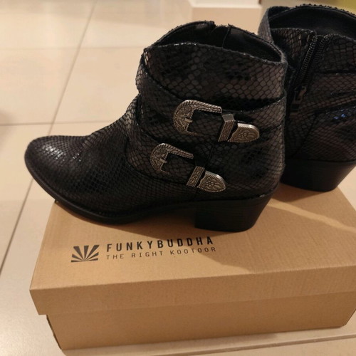 Funky Buddha Women's Ankle Boots like new, size 40, black