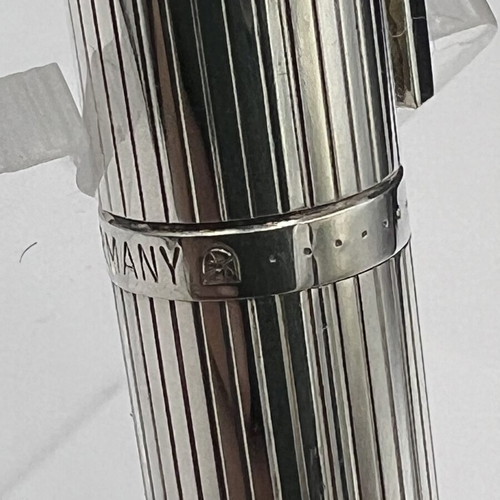 Dunhill pen 14k nib like new