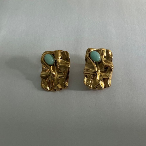 Vintage earrings with clip in gold tone and turquoise stone, like new