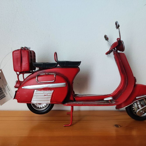 Vespa metal miniature scooter new, red with tag