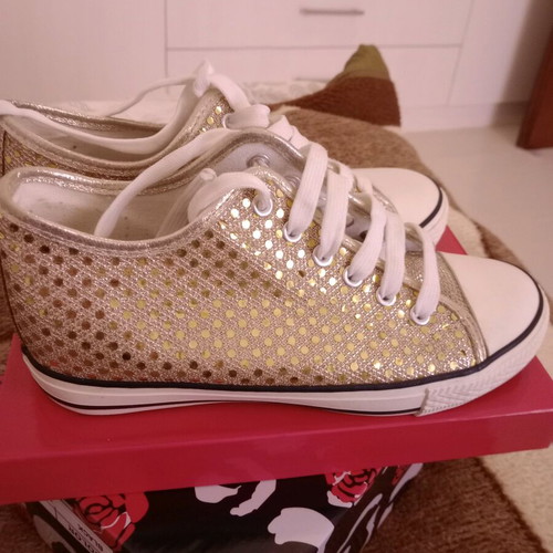 Athletic shoes size 40 gold with glitter like new