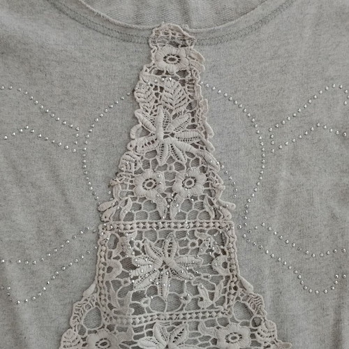 Crop top shirt like new, grey with perforated Eiffel Tower design