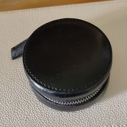 Prada cufflinks with leather zip case like new, black metal and leather