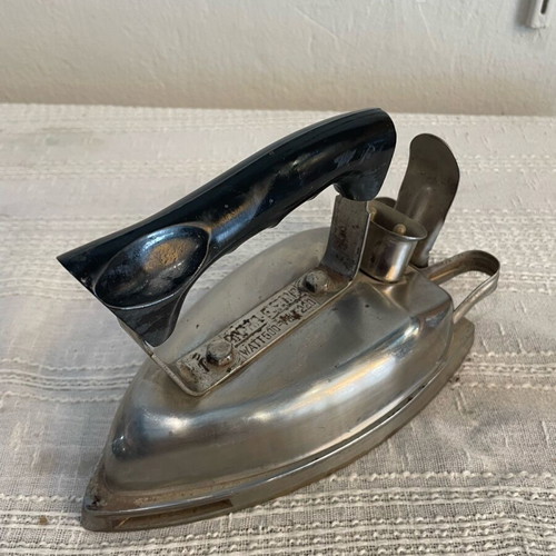 Old electric iron used 500W with black handle