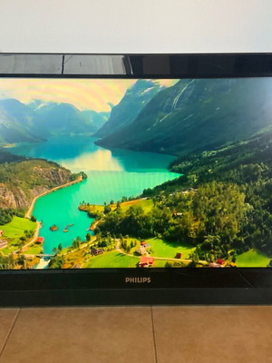 Large used TV with wall mount 94x63 cm