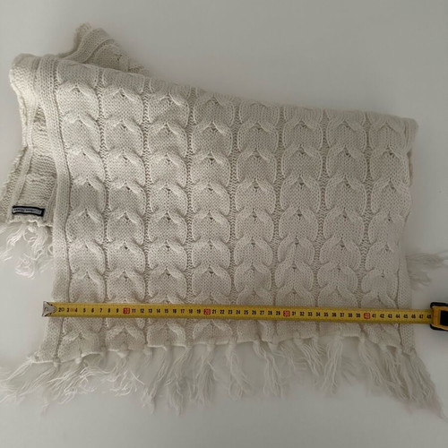 Anna Riska wool scarf like new, chunky knit with fringes