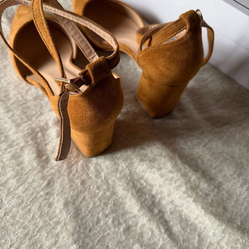 GoGo Shoes pointed suede brown pumps new with thick heel