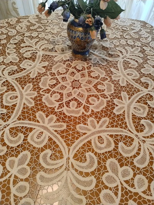 Round lace tablecloth, 1.65 m diameter