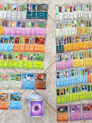 Pokemon Cards lot 412, like new, 13 Holo, 220 Energy
