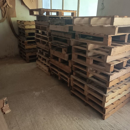 Wooden pallets in various sizes