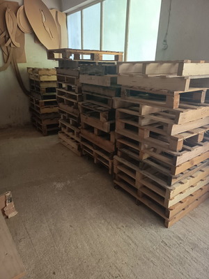 Wooden pallets in various sizes