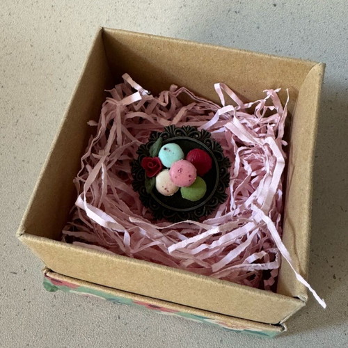 Bronze ring with small macarons like new
