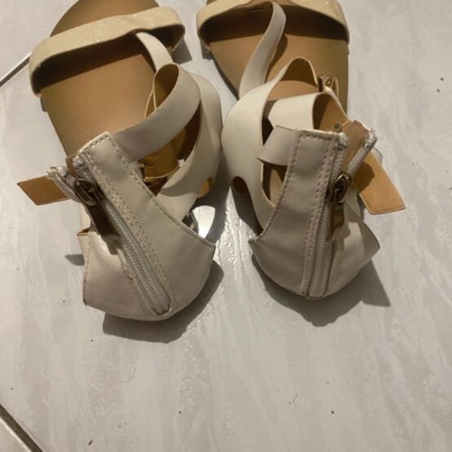 Flat white sandals, size 39