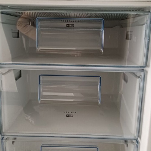 AEG refrigerator model S-53600CSWO with freezer, parts condition