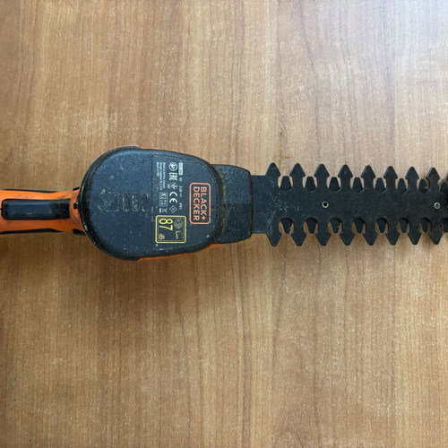 Black & Decker Cordless Hedge Trimmer with Charger like new