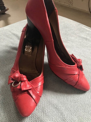 Red leather pumps used with bow, size 37