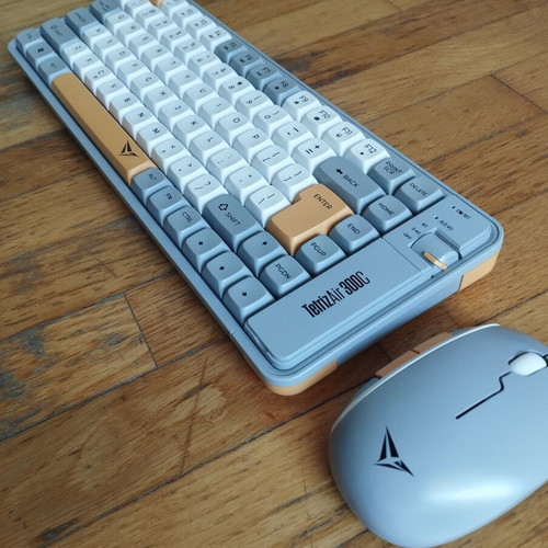 Alcatroz Tetriz Air 300c keyboard and mouse set like new