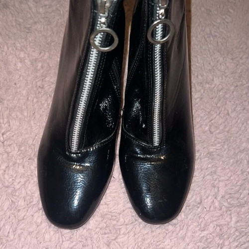 Black patent leather ankle boots like new, size 40