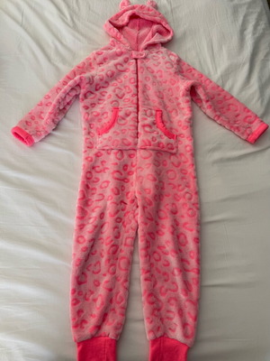 Girls' pink one-piece 5-6 years like new with fuzzy lining