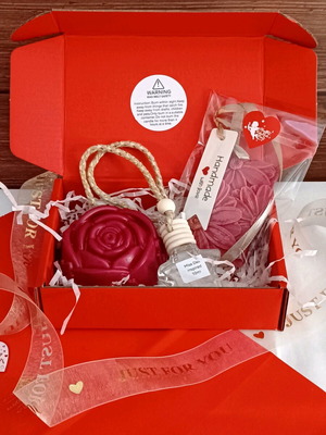 Gift Box Pink Rose Candle, Wardrobe Tablet & Car Diffuser