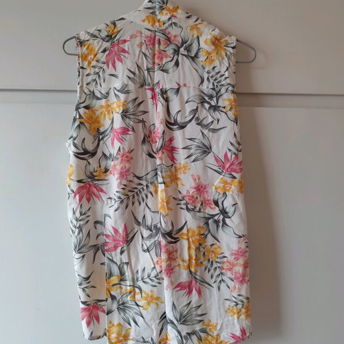 H&M Divided sleeveless shirt with tropical floral print like new