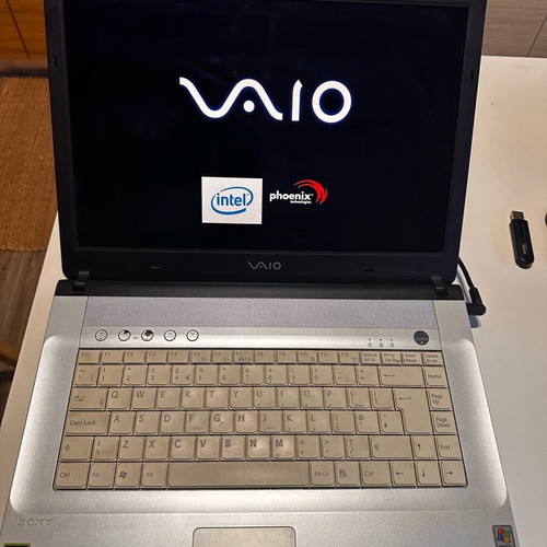 Sony Vaio FE11S laptop used with 2GB memory, HDD, Windows XP