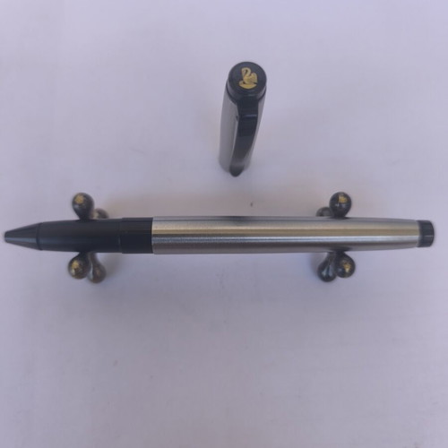 Pelikan Celebry pen stainless steel, like new, needs ink refill