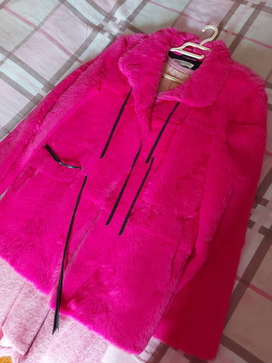 Natural fuchsia fur in excellent condition
