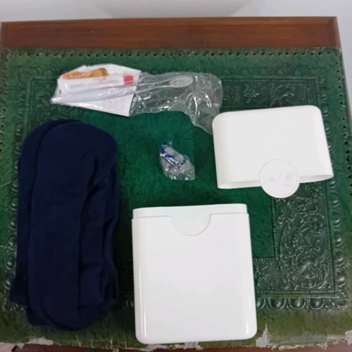 Lootfansa airline flight set with essential items