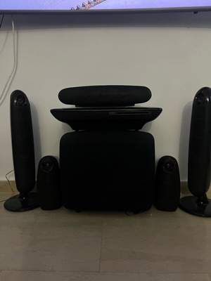 Home cinema used with many speakers in very good condition