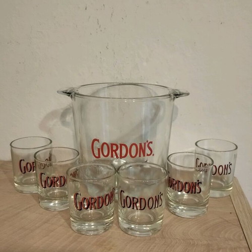 Gordon's gin set like new with ice bucket and set of six shot glasses