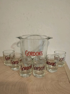 Gordon's gin set like new with ice bucket and set of six shot glasses