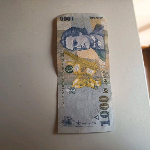 Rare collectible Romanian 1000 lei banknote like new from 1998