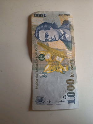 Rare collectible Romanian 1000 lei banknote like new from 1998