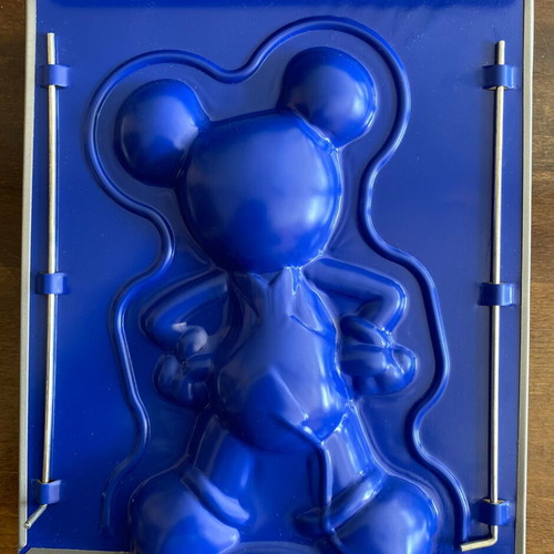 Disney Mickey cake mold like new for kids