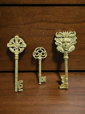 Set of 3 embossed keys for dnd and board games, hand-painted like new