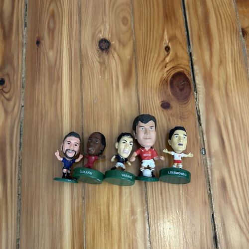 Football collectible figures set of 5, like new, Varane Lukaku Messi Lewandowski McClair