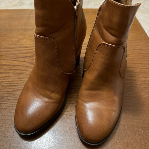 Leather ankle boots size 39 like new, brown