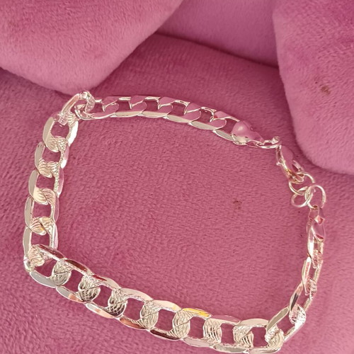 Silver Plated Bracelet Cuban Chain like new, silver color