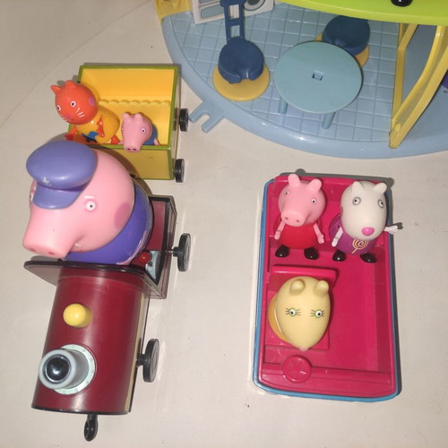 Peppa Pig large three-story house, airplane, car, train and 9 figures set like new