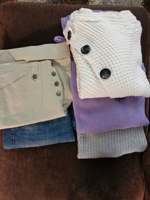 Clothing pack 5 used, 3 pullovers, 1 jeans, 1 bermuda shorts M-L