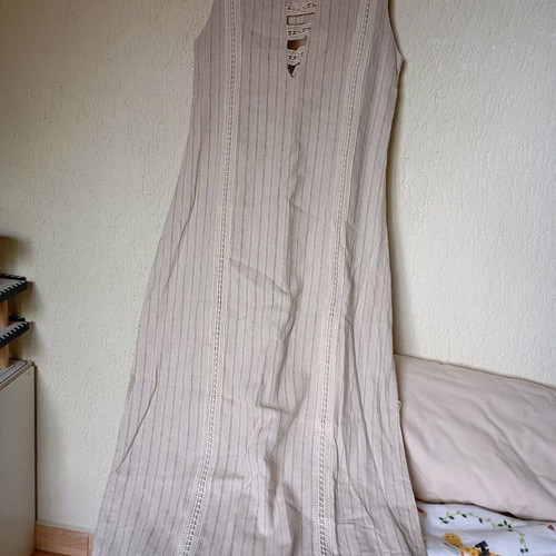 Beige Medium kaftani dress like new with embroidery and gold thread