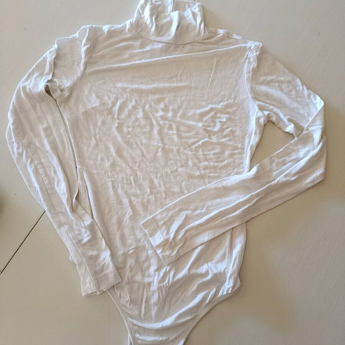 Bodysuits and blouse pack like new, size small
