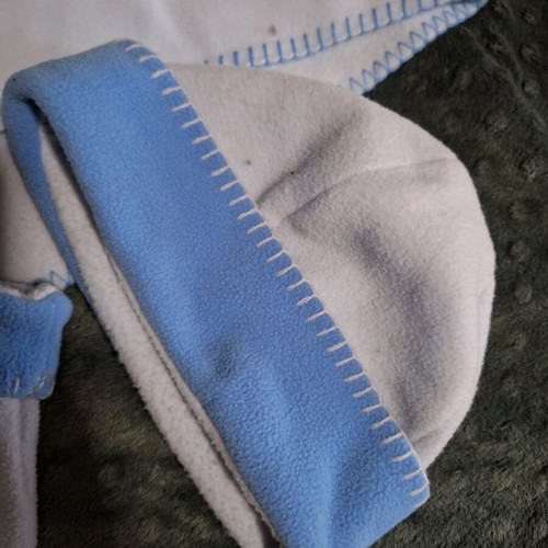 Blue scarf, gloves and hat set like new