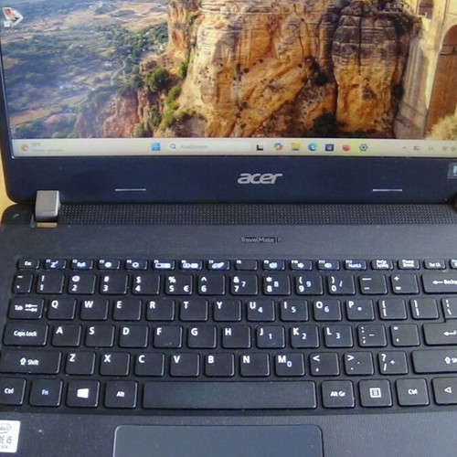 Acer TravelMate P214-52 laptop like new with Intel Core i5, 8GB RAM, 256GB SSD