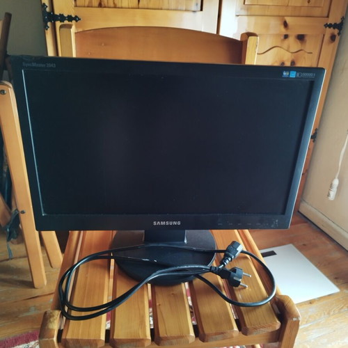Samsung SyncMaster 2043SN 20-inch monitor used with screen burn
