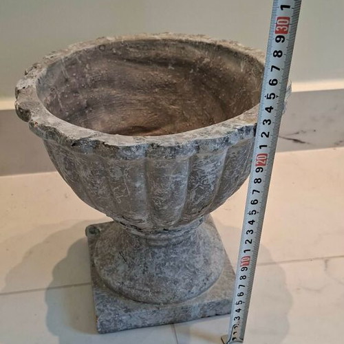 Ceramic planter gray like new